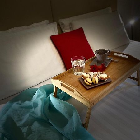 Casa Carolina: King Size Bed Across From Golden Beach Desenzano del Garda Kültér fotó