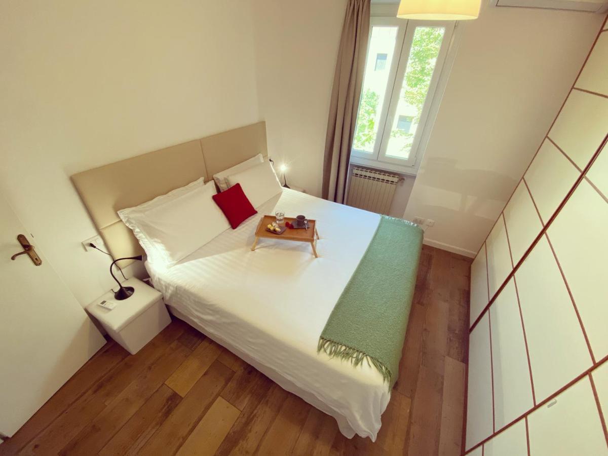 Casa Carolina: King Size Bed Across From Golden Beach Desenzano del Garda Kültér fotó