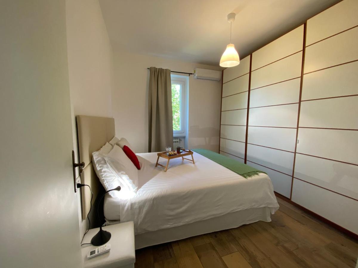 Casa Carolina: King Size Bed Across From Golden Beach Desenzano del Garda Kültér fotó